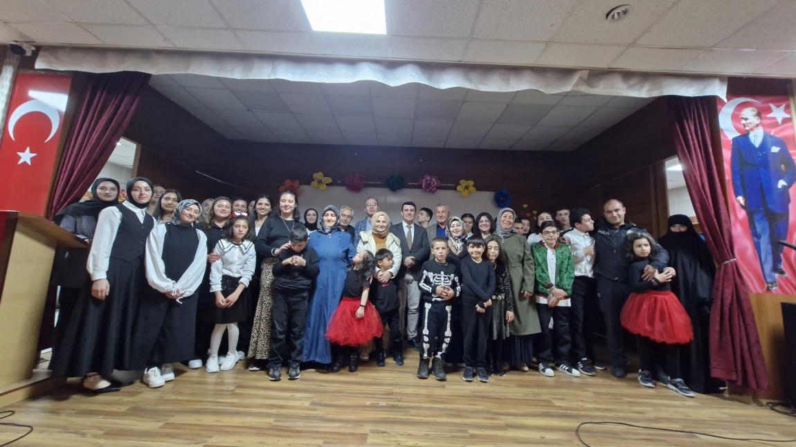 Şebinkarahisar’da Öğrencilerimizden Anlamlı Gösteri: Engeller Sevgiyle Aşıldı